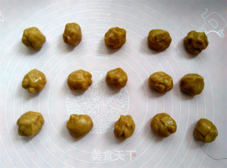 椰蓉蔓越莓月饼的做法步骤:11