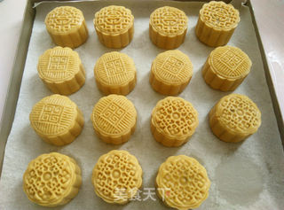 椰蓉蔓越莓月饼的做法步骤:17