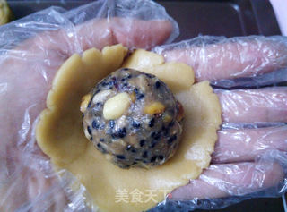 记忆中的红糖五仁月饼的做法步骤：9