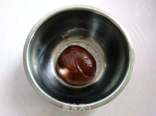 巧克力蔓越莓莲蓉月饼的做法步骤:7