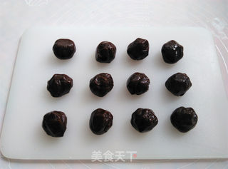 巧克力蔓越莓莲蓉月饼的做法步骤:8