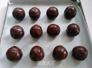 巧克力蔓越莓莲蓉月饼的做法步骤:11