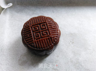 巧克力蔓越莓莲蓉月饼的做法步骤：13