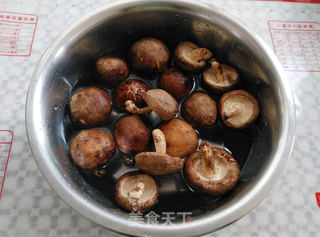 火腿肠烤香菇酿的做法步骤：1