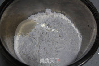 韭菜粉丝包子的做法步骤：1