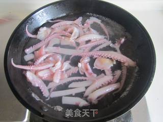 三杯鱿鱼须的做法步骤:2