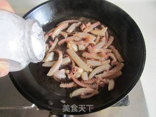 三杯鱿鱼须的做法步骤:7