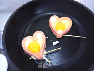 爱心火腿煎蛋的做法步骤:4