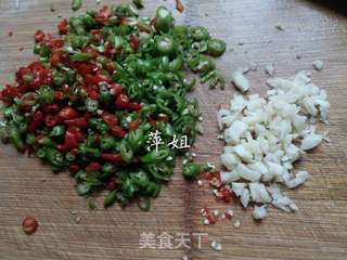 辣椒拌皮蛋的做法步骤:4