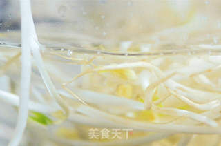 夏天午餐时间最喜欢的鸡丝凉面的做法步骤:2