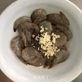 香酥黄金虾的做法步骤：1