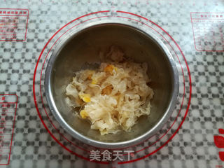 菠萝银耳羹的做法步骤：2