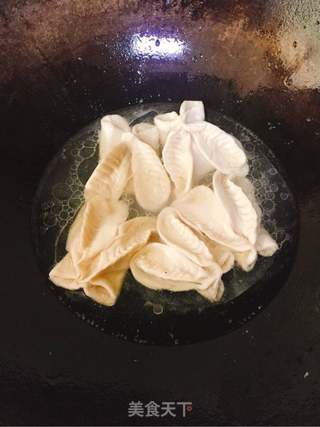 蝴蝶水煎饺的做法步骤:12