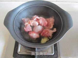 玉米烧鸡腿的做法步骤:3