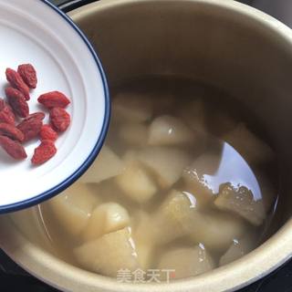 雪梨荸荠薏米糖水 的做法步骤:6