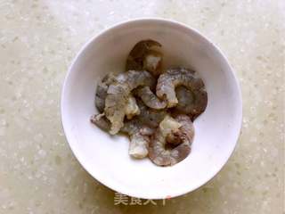 鲜虾黄金小米饭的做法步骤:2