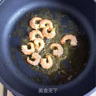 鲜虾黄金小米饭的做法步骤:6