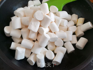 核桃蔓越莓牛轧糖的做法步骤:5