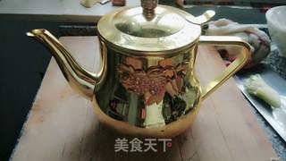 四月食谱：超人气网红减肥清新蜜桃柠檬水果茶的做法步骤：1