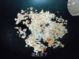 咸菜花生粒炒饭的做法步骤:7