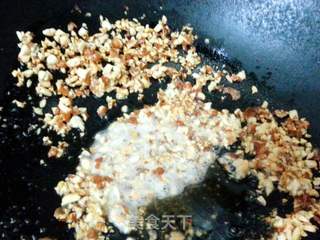 咸菜花生粒炒饭的做法步骤:8