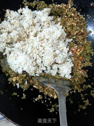 咸菜花生粒炒饭的做法步骤:12