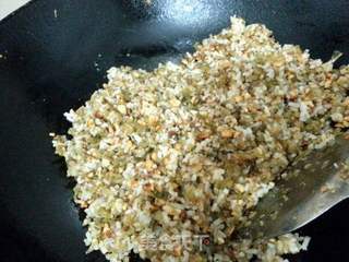 咸菜花生粒炒饭的做法步骤:13