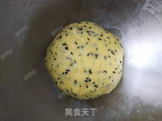 黑芝麻麻糬面包的做法步骤:7