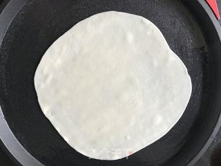 鸡蛋灌饼香肠卷的做法步骤:14