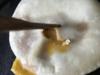 鸡蛋灌饼香肠卷的做法步骤:16