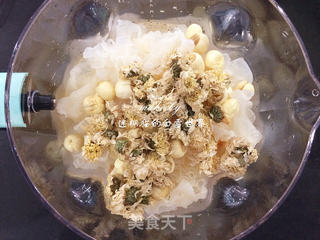 莲子雪耳菊花羹,女神的夏日解暑神器的做法步骤:6