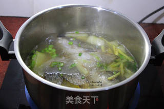 西瓜皮鱼汤的做法步骤:6