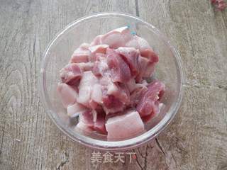香菇笋干炖肉的做法步骤:4