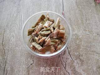 香菇笋干炖肉的做法步骤:6