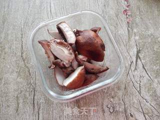 香菇笋干炖肉的做法步骤:5