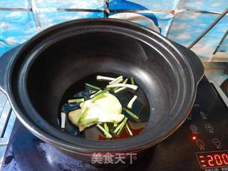 香菇笋干炖肉的做法步骤:7