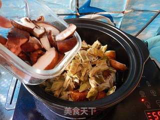 香菇笋干炖肉的做法步骤:11