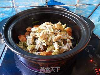 香菇笋干炖肉的做法步骤:10