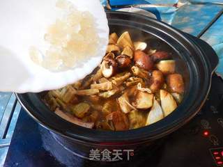 香菇笋干炖肉的做法步骤:13