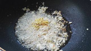 百变面食之家常生煎包 的做法步骤:4