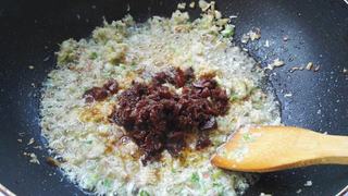 百变面食之家常生煎包 的做法步骤:6