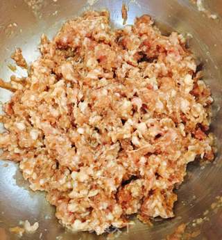 芹菜猪肉水饺的做法步骤:2