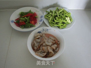 芦笋青椒凤尾虾的做法步骤:4