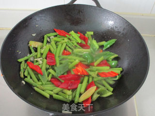 芦笋青椒凤尾虾的做法步骤:9