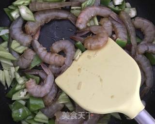 茭白油焖虾的做法步骤:5