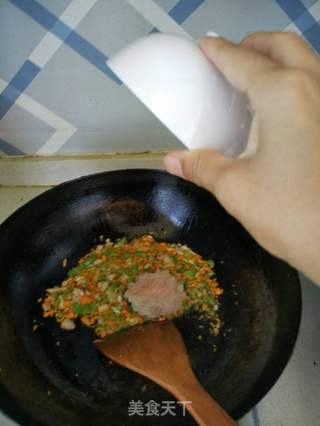 虾仁时蔬炒饭的做法步骤:4
