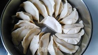 灌汤鲜肉锅贴的做法步骤:10