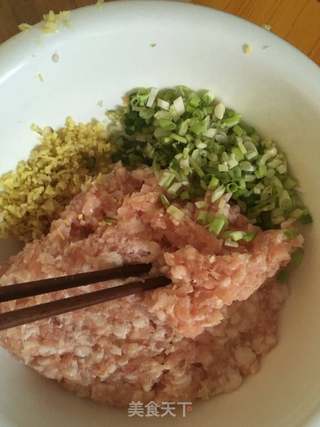 猪肉饺子的做法步骤:2