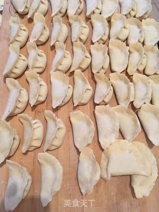 酸汤水饺的做法步骤：1