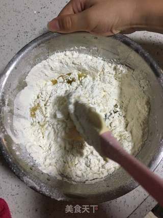 广式蛋黄莲蓉月饼的做法步骤:3